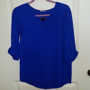 🎃 Blue blouse with gold detailing.